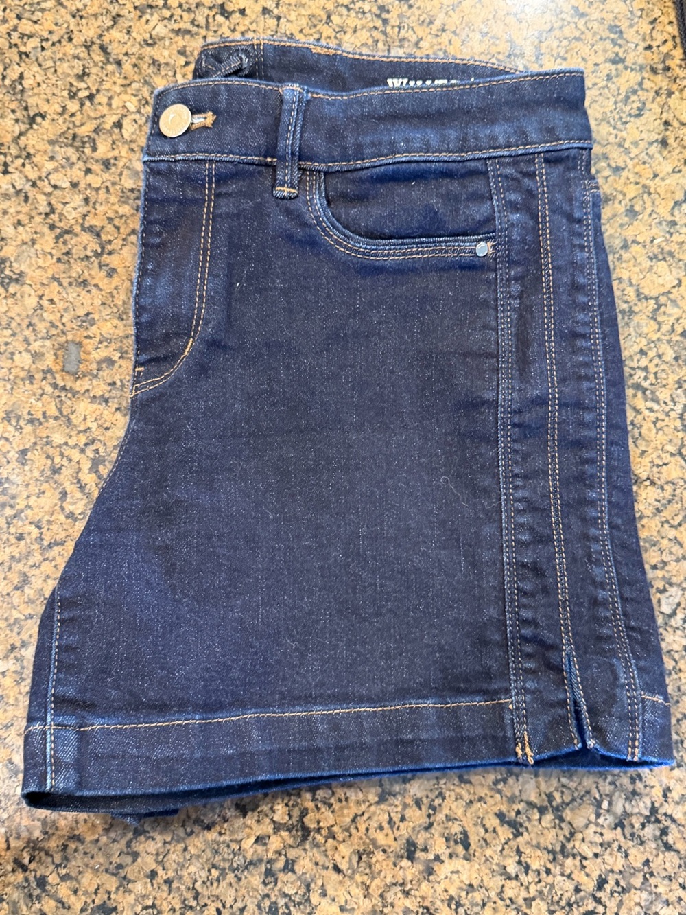 WHBM dark blue jean shorts beachy casual dressy jeans Size 6 inseam 5”